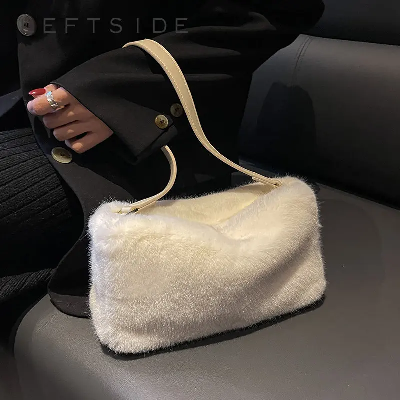 

LEFTSIDE Small Solid Color Soft Faux Fur Bucket Bag for Women 2022 Winter Furry Plush Crossbody Bags Small Shoulder Side Handbag
