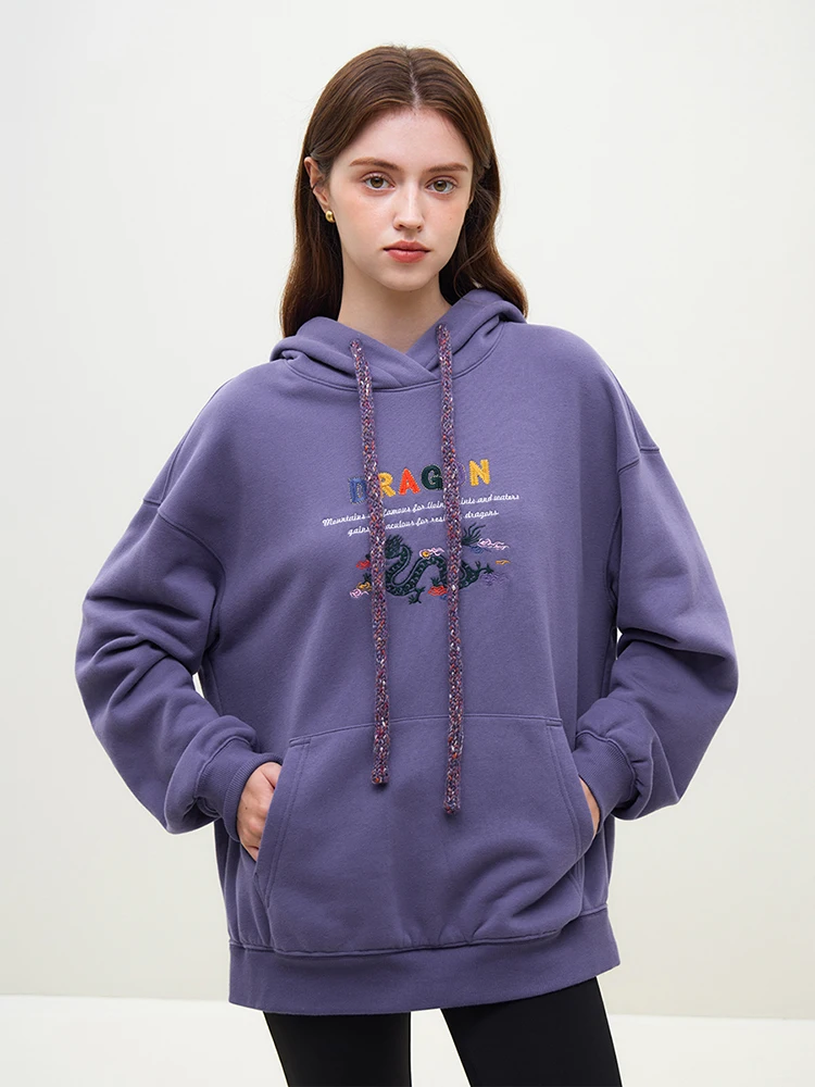 Красный бархатный пуловер с капюшоном