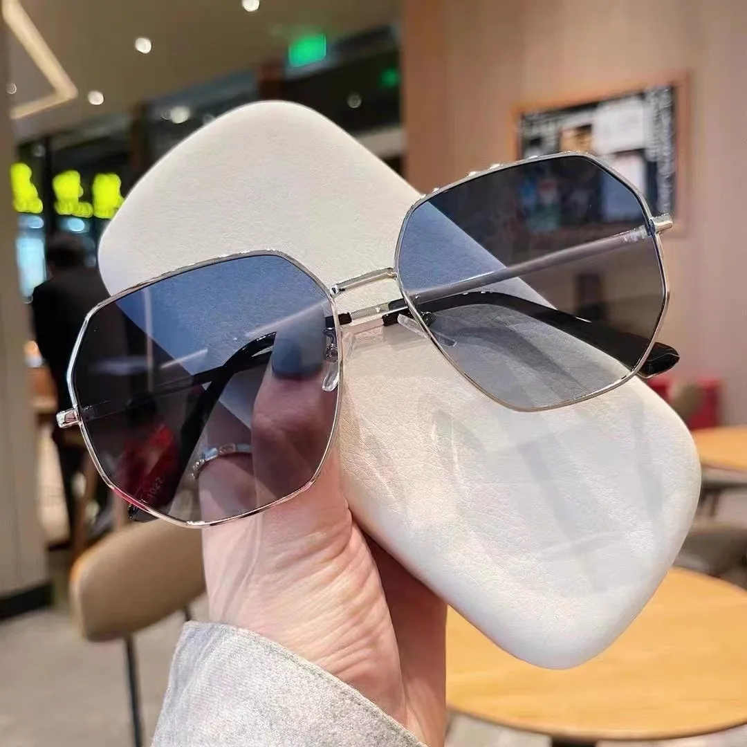 

2023 Sunglasses Cute Travel Party Gradient Color Eyewear Girl All-match Pratical Durable Plastic Sunscreen Очки Солнечные