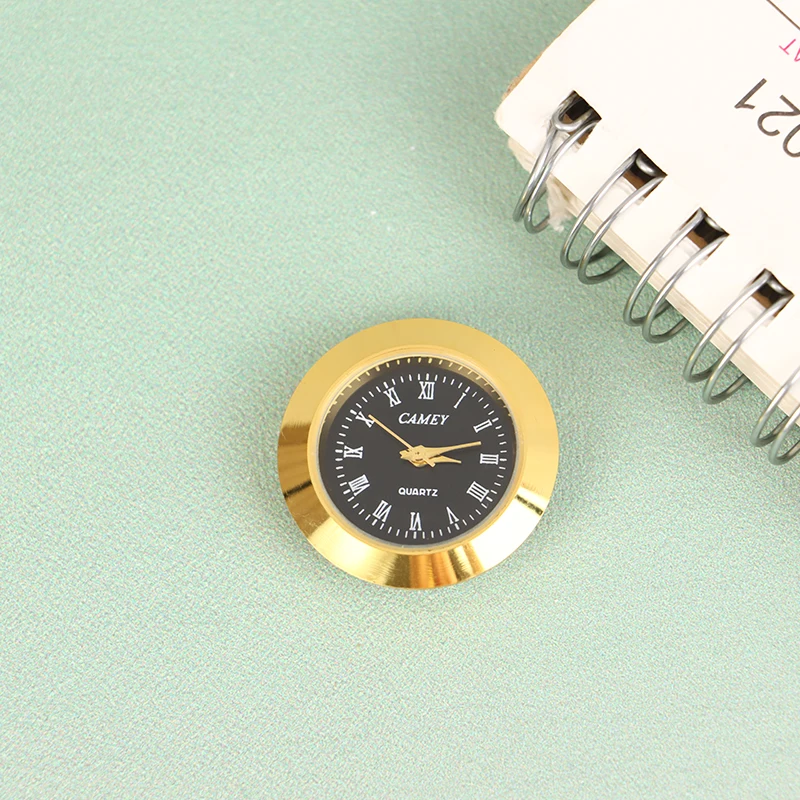 

Кварцевые часы с циферблатом 37 мм