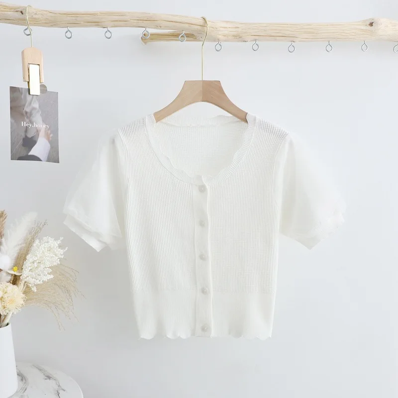 

Short sleeved T-shirt round neck short top women White