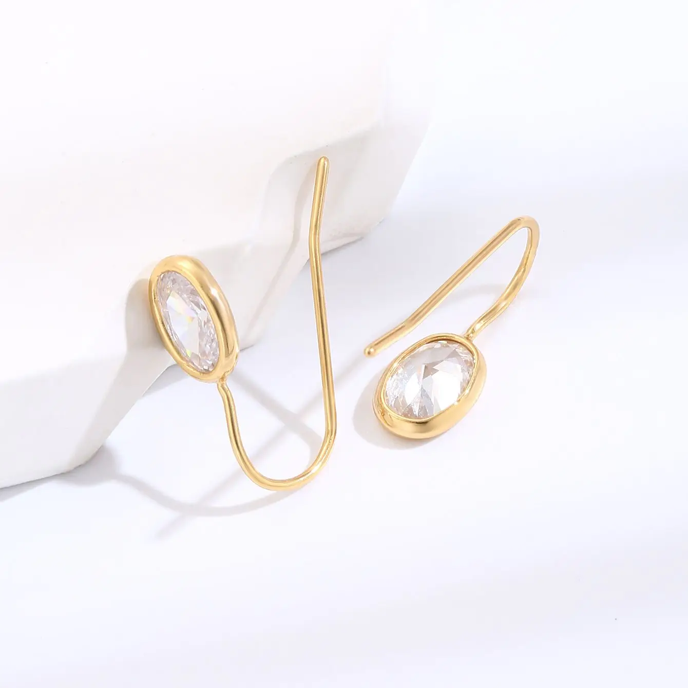 

Oval Zircon Diamond Gold Ear hook 2022 New Fashion Women's Jewelry Gift