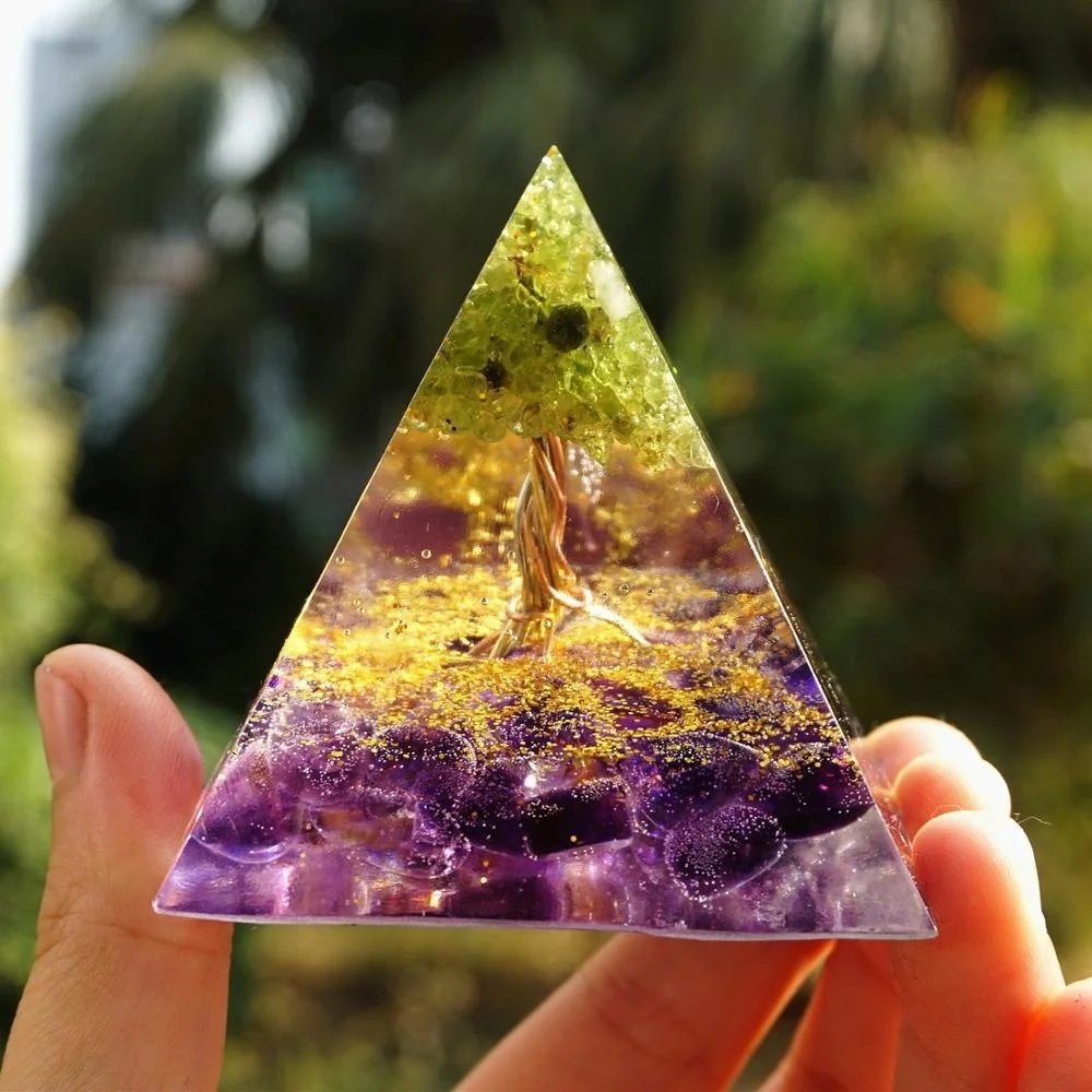 

Pyramid 5cm Aogen Ornaments Natural Olivine And Amethyst Gravel Recruit Peach Blossom to Transfer Energy Pyramid Crystal