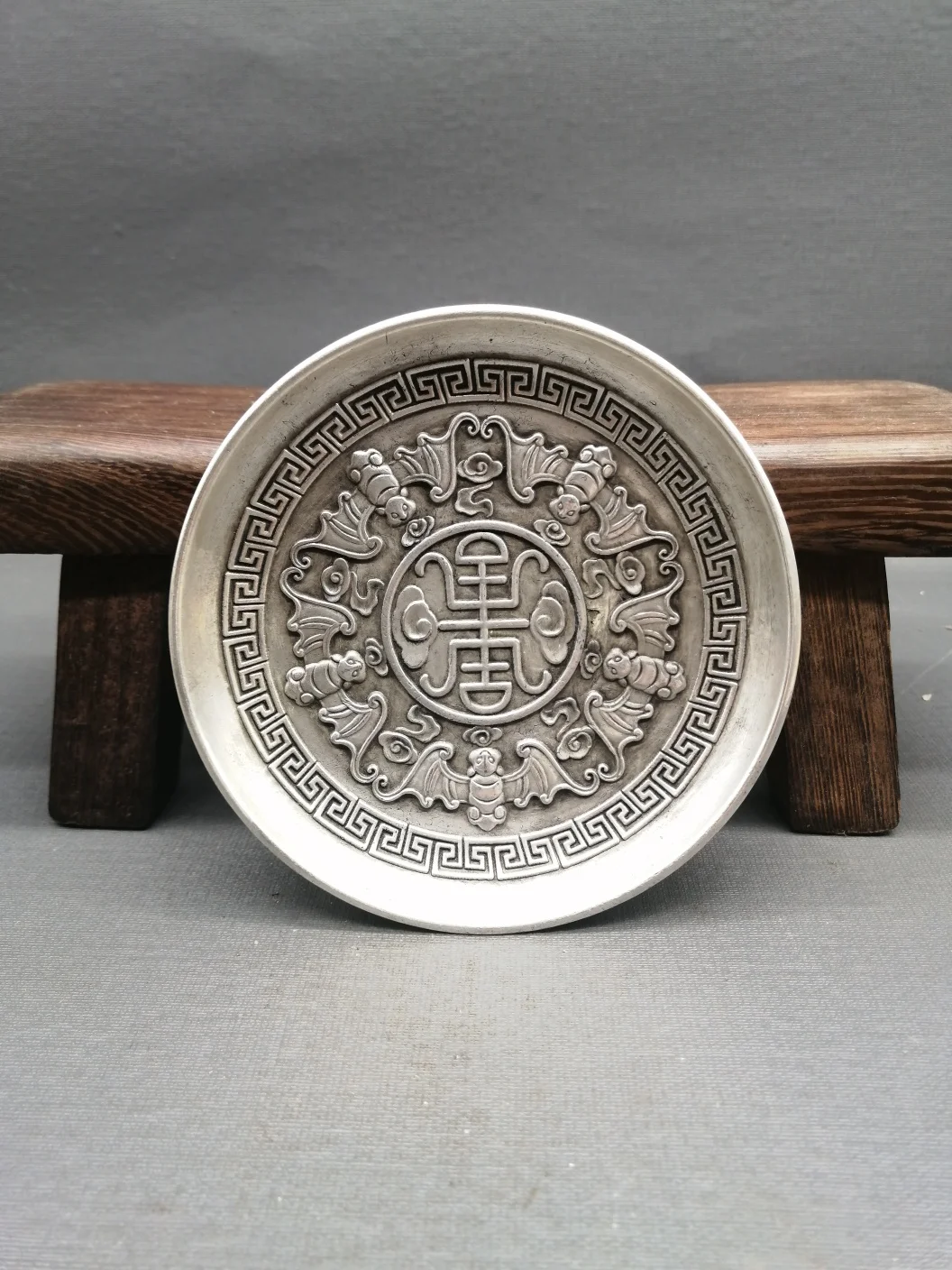 

The Silver Plated Five Blessings Holding Longevity Plate Made Of White Copper Is Exquisitely Crafted