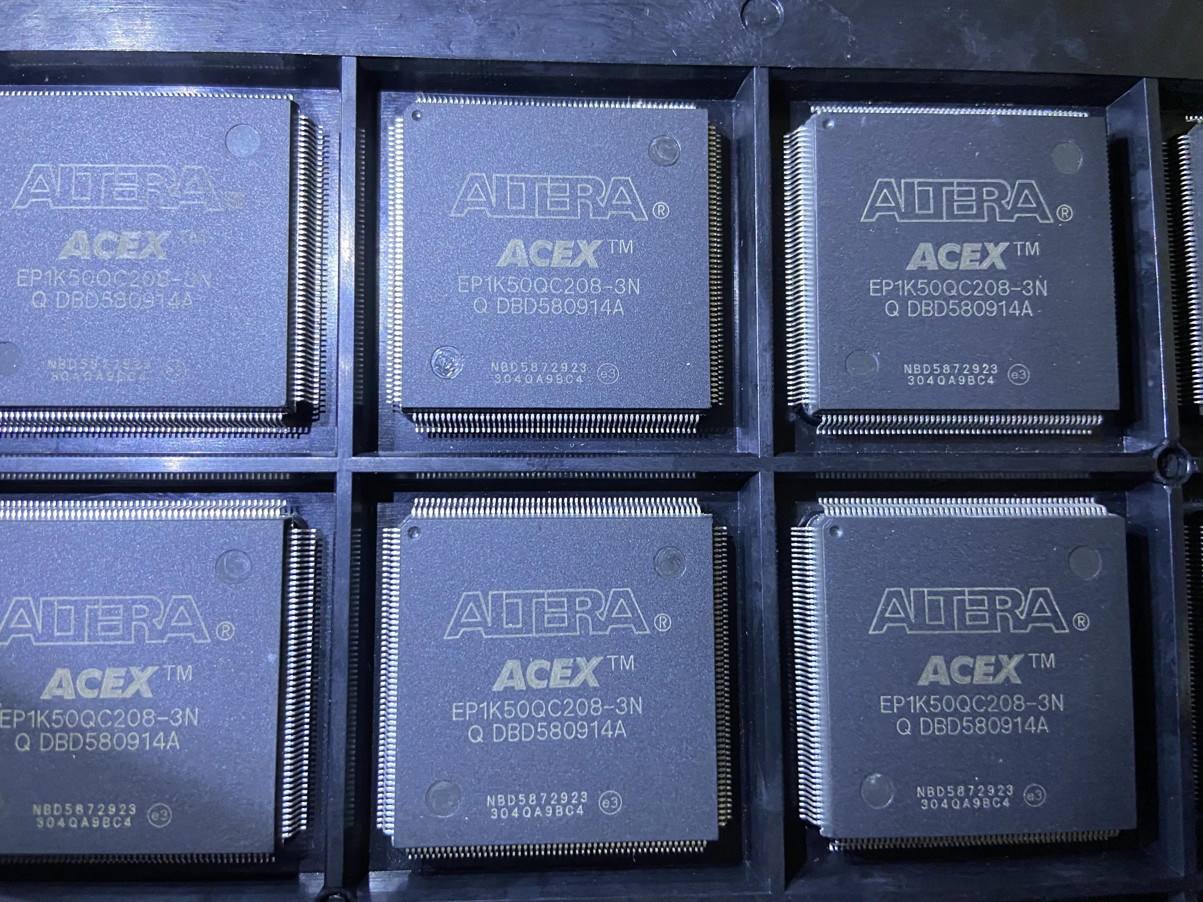 

1PCS EP1K50QC208-3N EP1K50QC208-3 QFP208