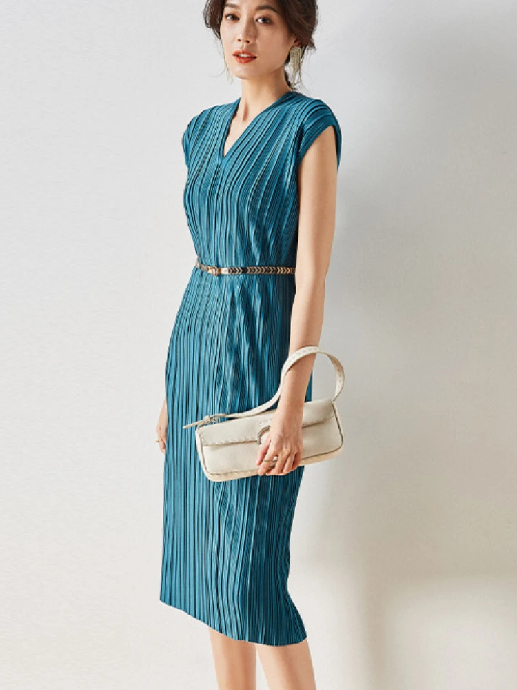 

Summer Dress 2023 New Pleated Dress Temperament Fashion Sexy Simple Pleated Oversized A-line Long Skirt V-Neck Robe Streetwear