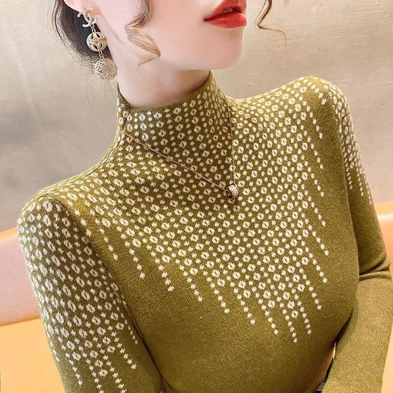 Женский однотонный пуловер с высоким воротником