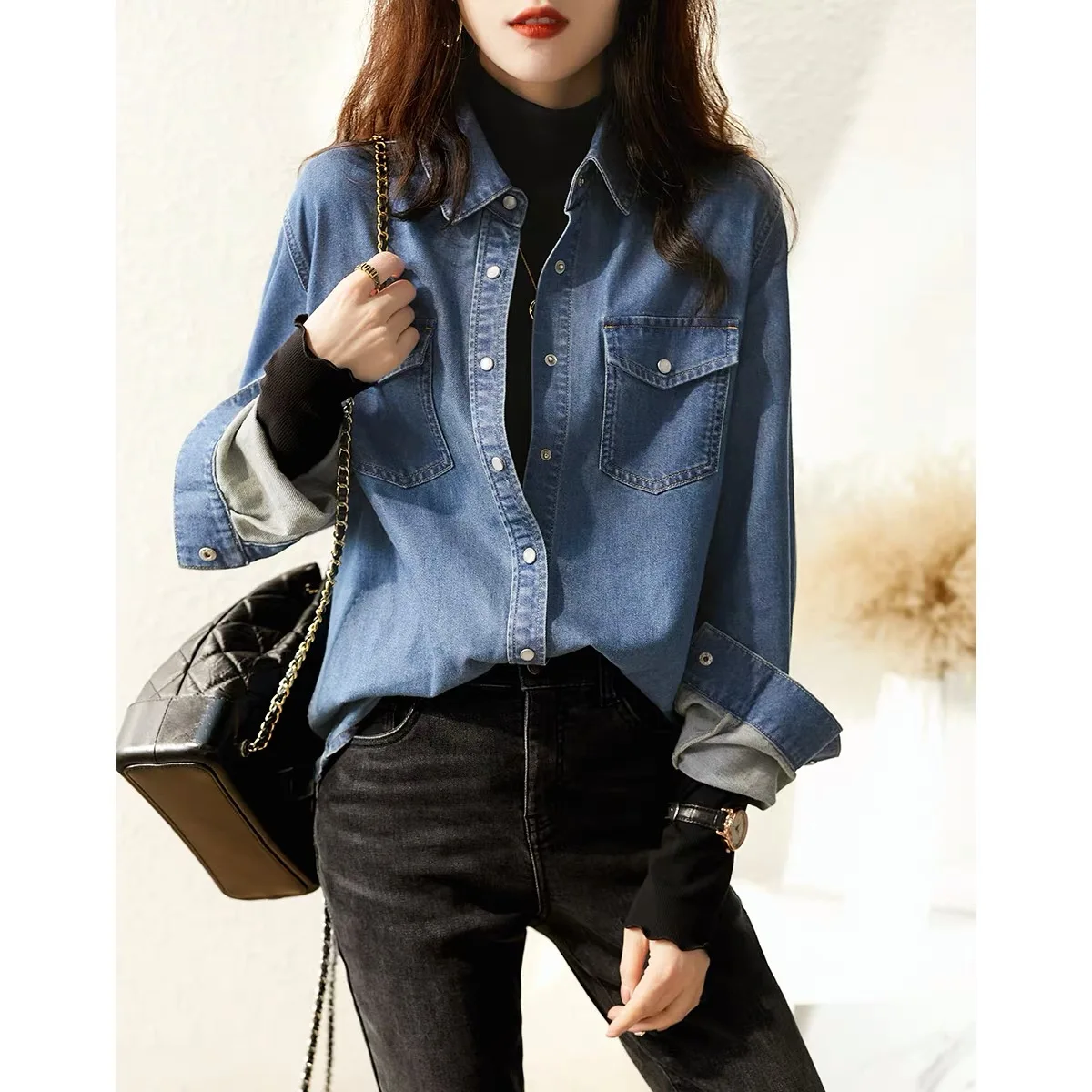 Женская джинсовая рубашка с отложным воротником и длинным рукавом