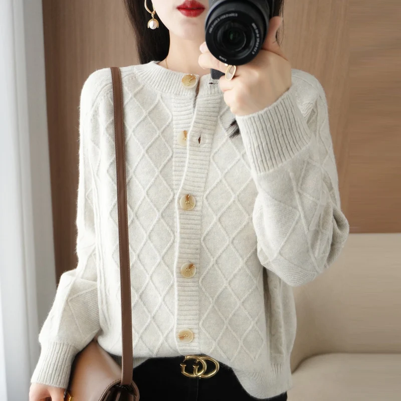 

Round Neck Thick Plaid Knitted Cardigan Women In Autumn And Winter 2022 New Stylehigh-Quality Soft Sweater Loose Fashion Coat