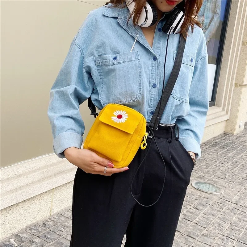 

Fashion Versatile Student Mini Shoulder Cross-body Canvas Bag Women's New INS Japanese Foreign Style Small Daisy Mobile Phone