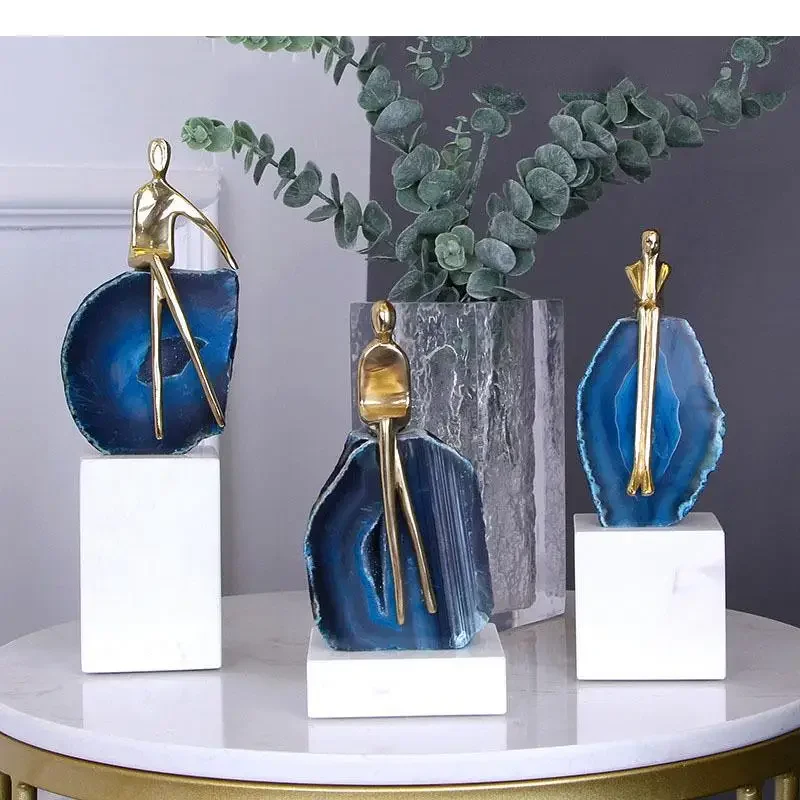 Скульптура из натуральной меди и зажима основание мрамора