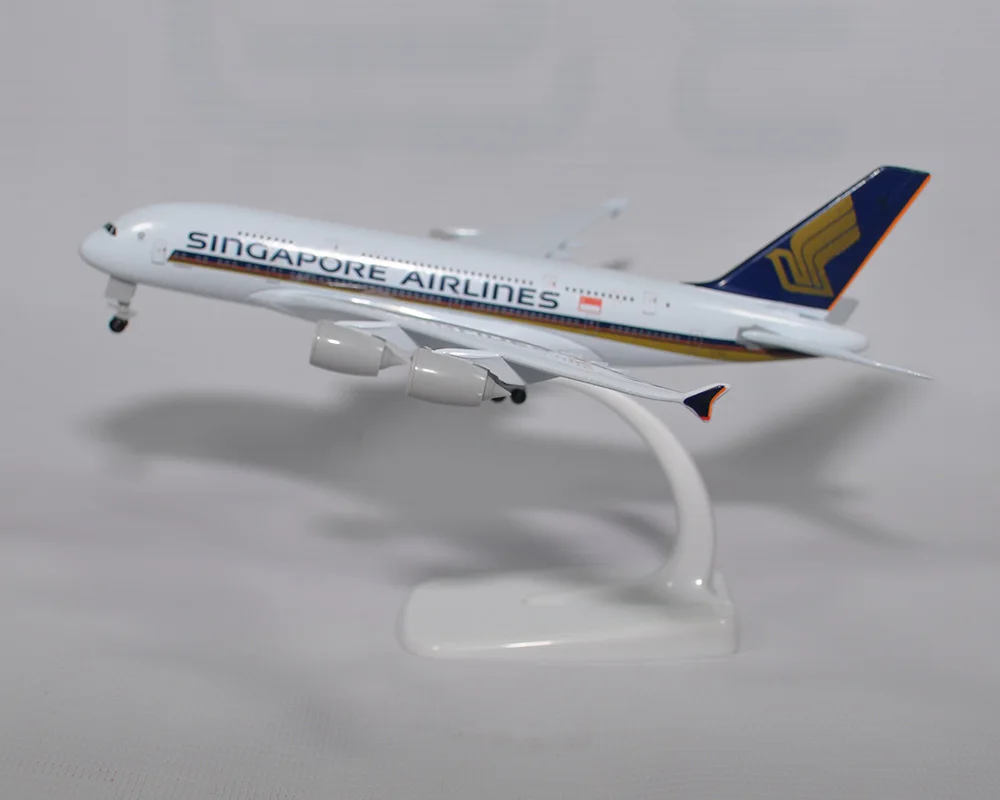 

Модель самолета 18*20 см из сплава металла, авиакомпании Singapore Airlines, модель самолета с колесами