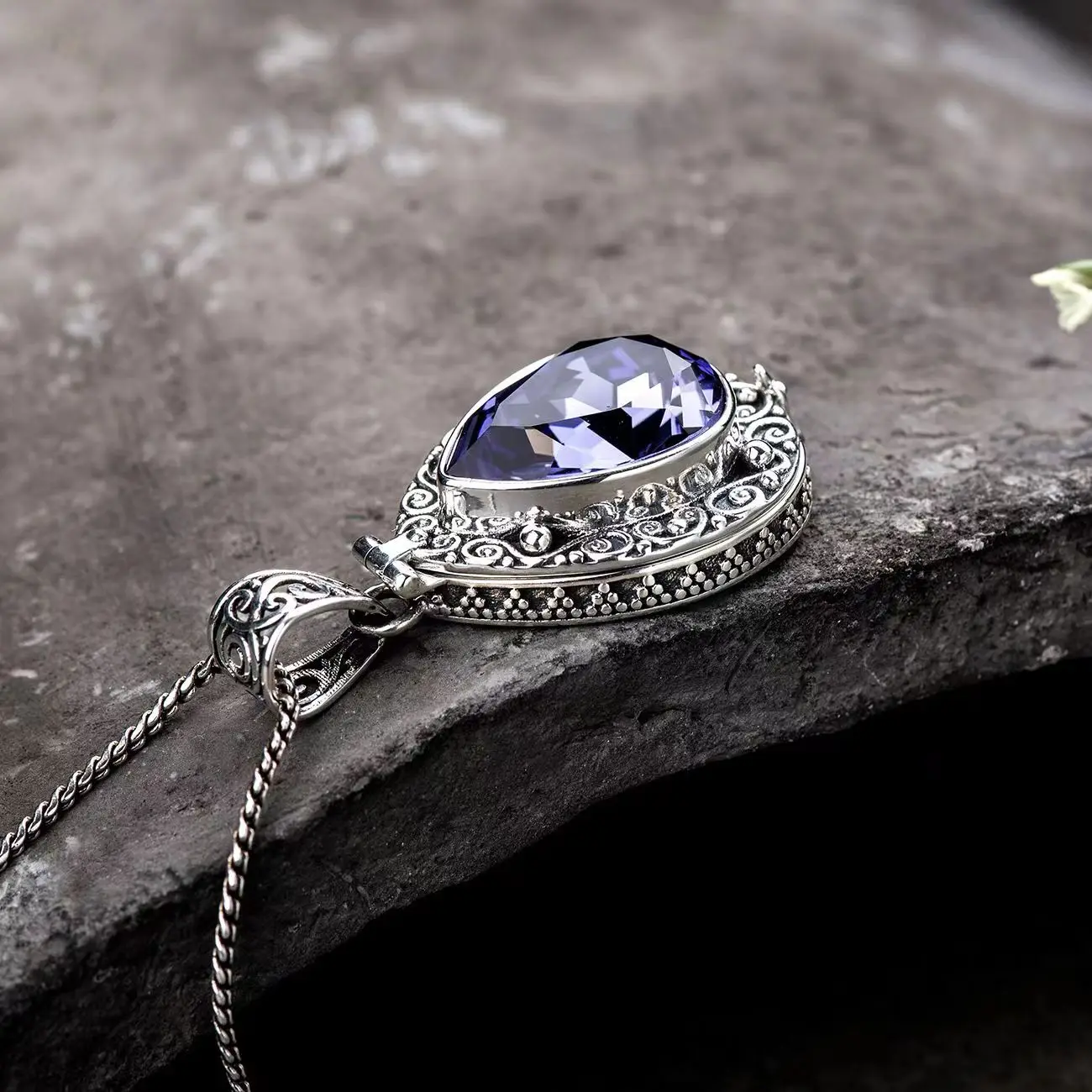 Индивидуальная Изысканная резная коробка с инкрустированным аметистом в форме