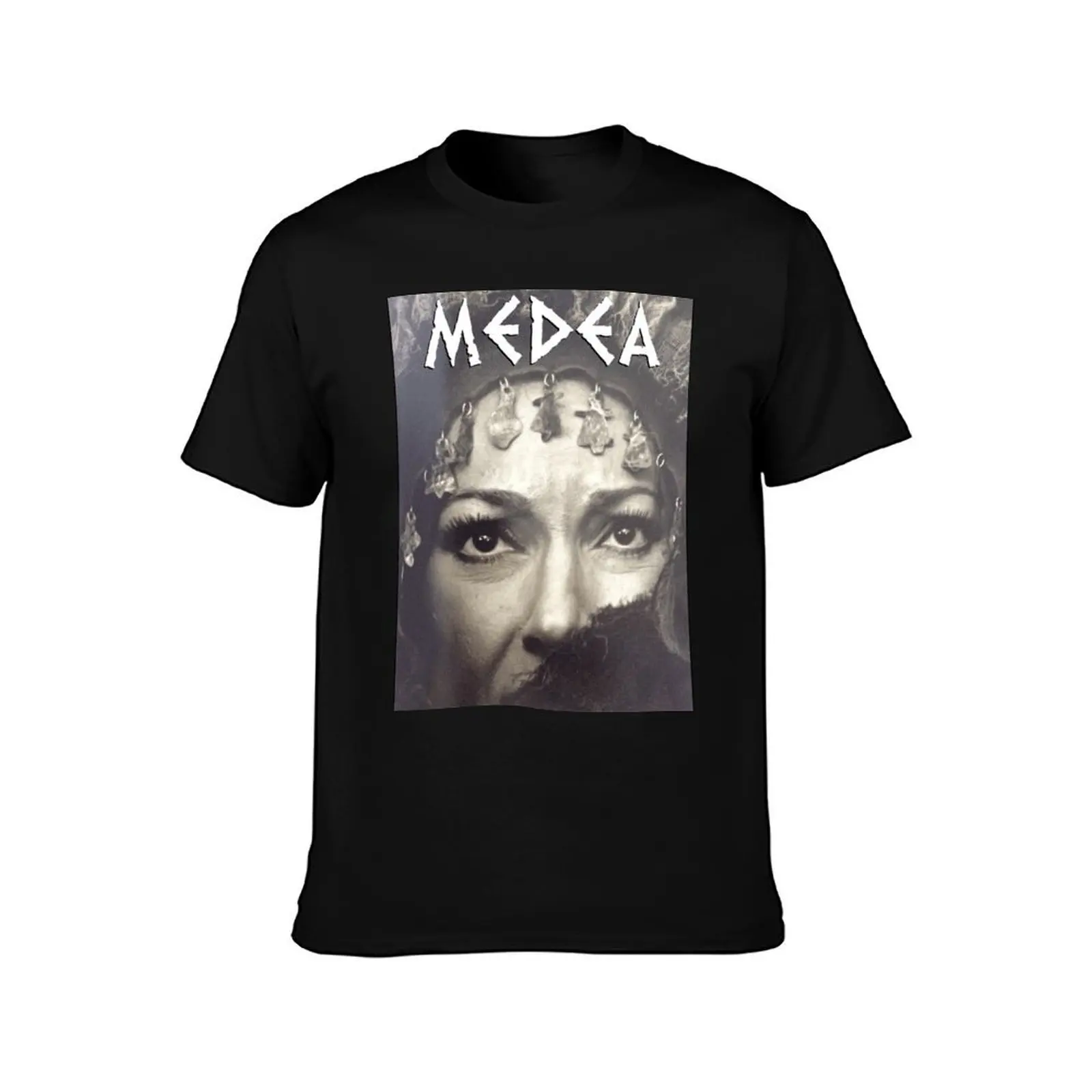 Фото Футболка Medea (Пьер Паоло Пасолини) повседневная легкая с коротким рукавом №2