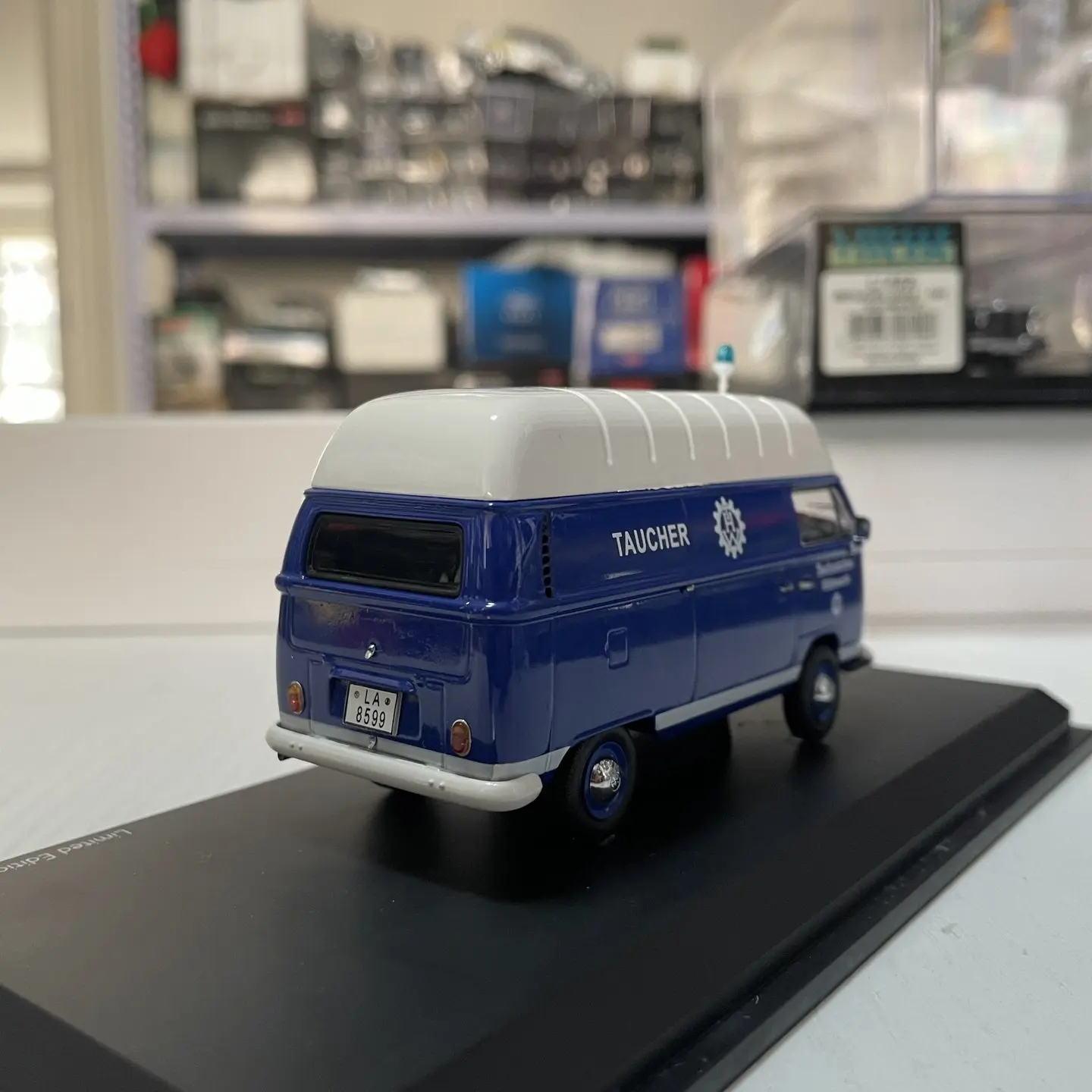 Фото Модель грузовика Schuco T2A THW Taucher из литого сплава, масштаб 1:43, классика, ностальгия, подарки для взрослых, сувенир, статическая модель для демонстрации №4