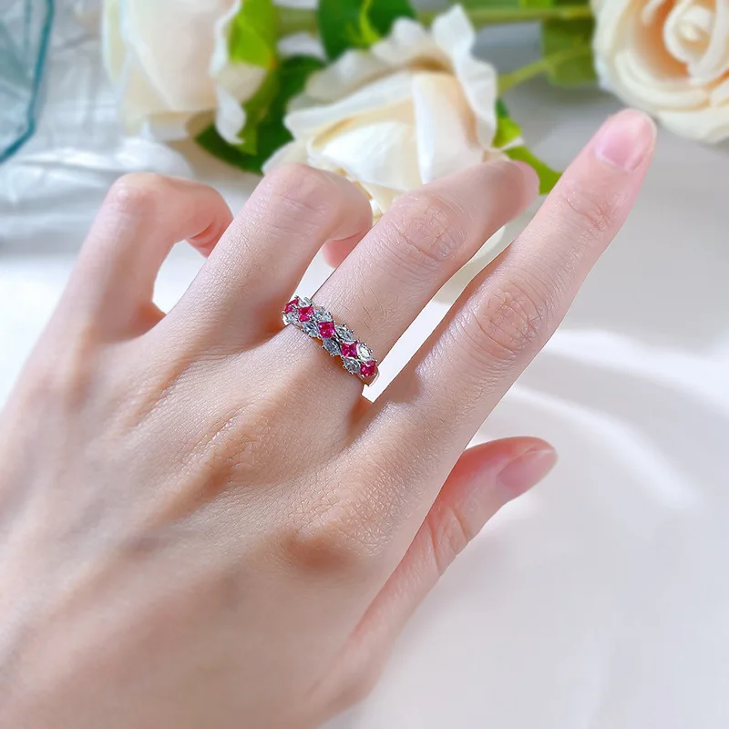 Женское кольцо из серебра 2023 пробы с искусственным Рубином