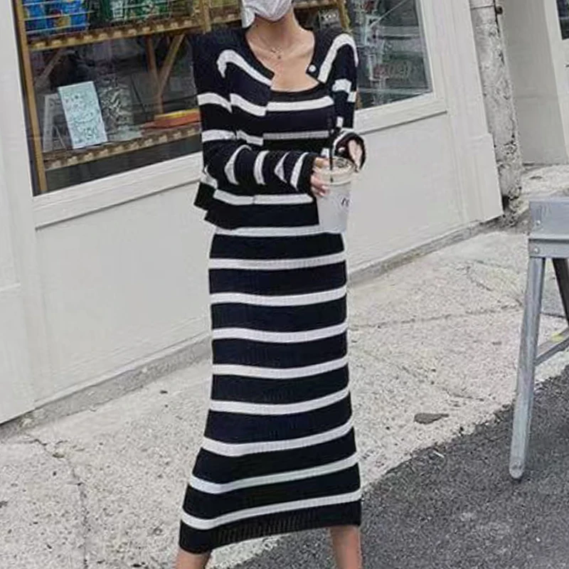 

Korean Version Long-Sleeved Autumn Women'S Fashion Knitted Cardigan Top Temperament Sleeveless Beautiful Striped Suspender Skirt