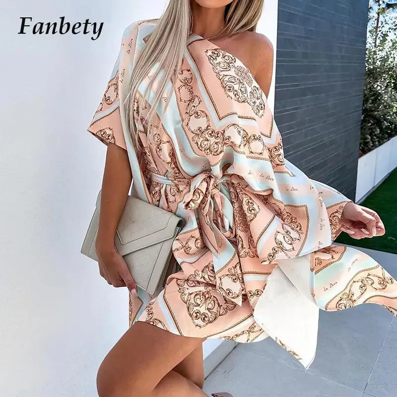 

Женское платье с открытыми плечами и рукавом «летучая мышь»