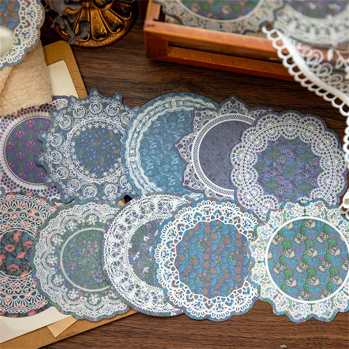 

Vintage Floral White Lace Edge Print Paper Circle Round Scrapbook Material Paper DIY Photo Album Collage Journalling Stationery