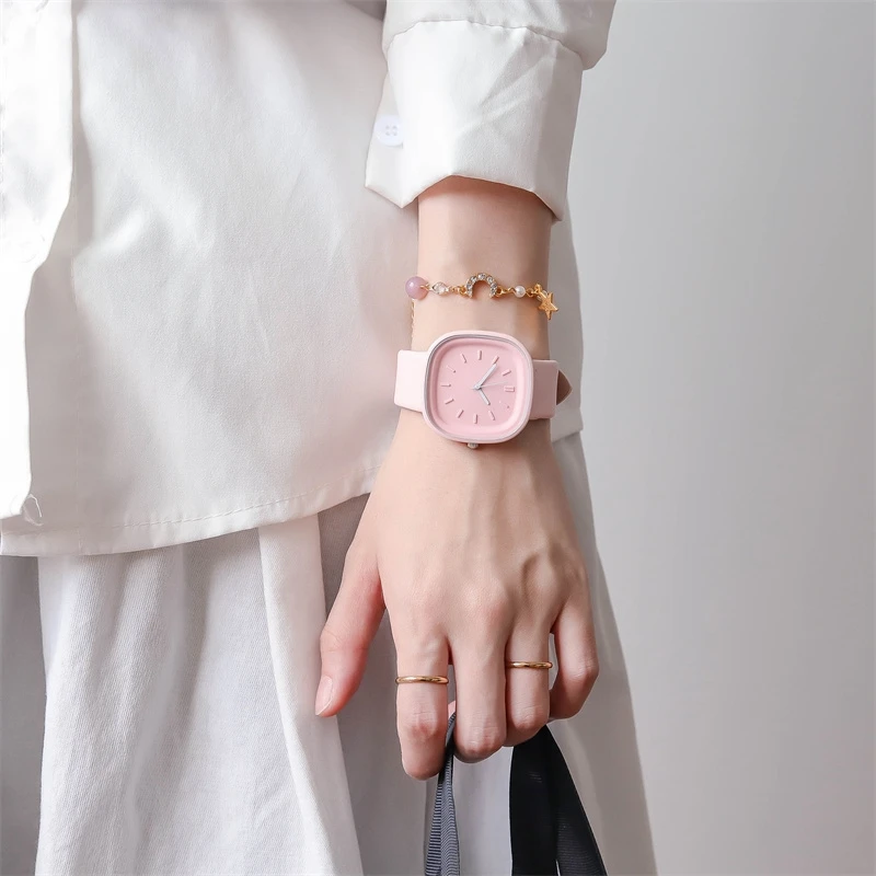 Рисунок 6 - Часы наручные женские с квадратным циферблатом