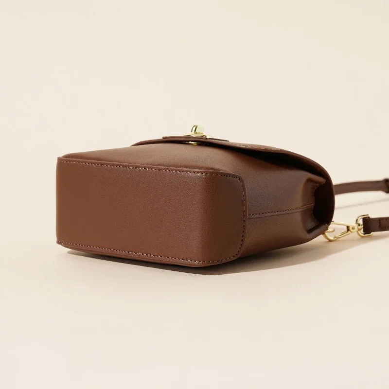 Усовершенствованная текстура маленькая сумка на плечо с клапаном в стиле ретро