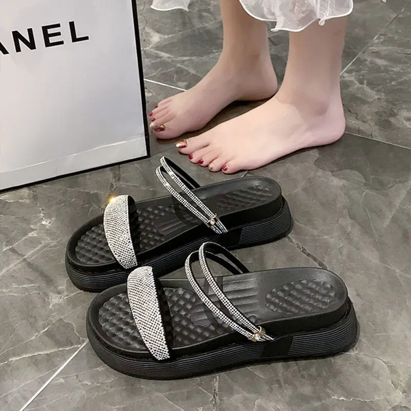 

Slippers Casual Shoes Med Slides Summer Clogs Woman Platform Jelly Flip Flops Pantofle Luxury Beach Flat Glitter 2023 Rubber PU