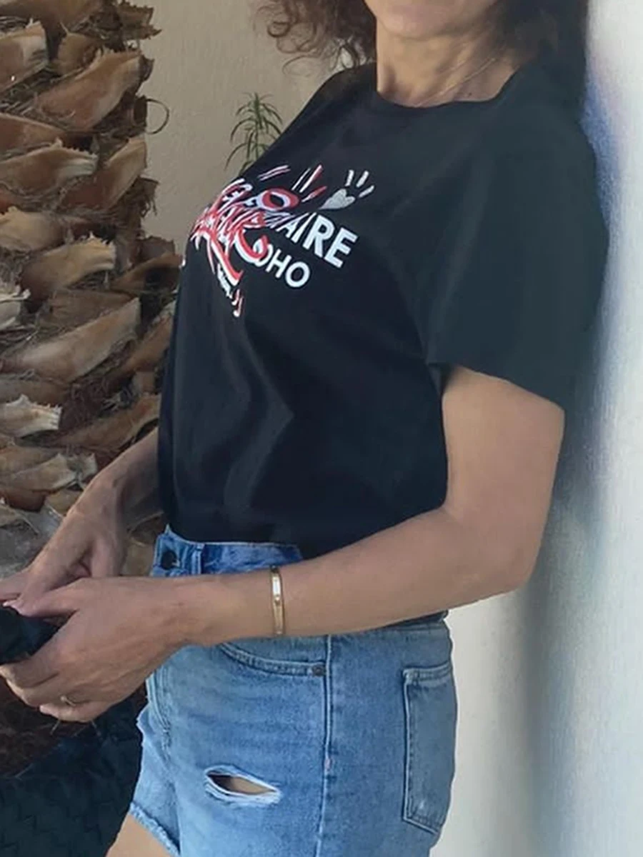 

Футболка женская хлопковая с графическим принтом, уютная Классическая Повседневная рубашка с надписью, топ в винтажном стиле, одежда в стил...