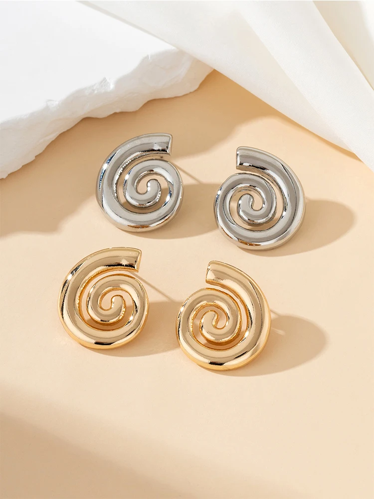 Женские серьги в виде морской улитки золотого цвета 1 пара