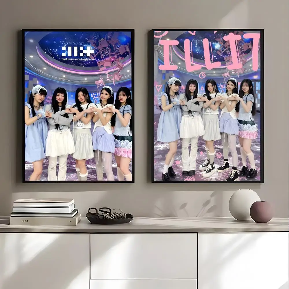 Фото Постер группы I-ILLITS в стиле K-pop, HD-арт, самоклеящийся, водонепроницаемый, для украшения дома, гостиной, спальни, бара, эстетичный декор. №1