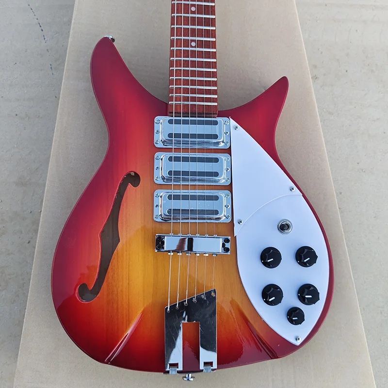 В наличии электрогитара Rickenbacker 325 звукосниматель из трех частей 6-струнная