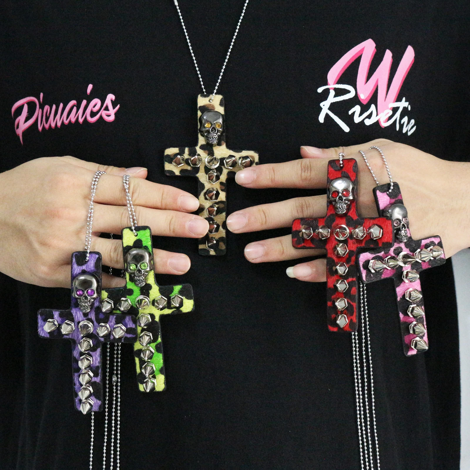 Женское кожаное ожерелье с леопардовым принтом и заклепками