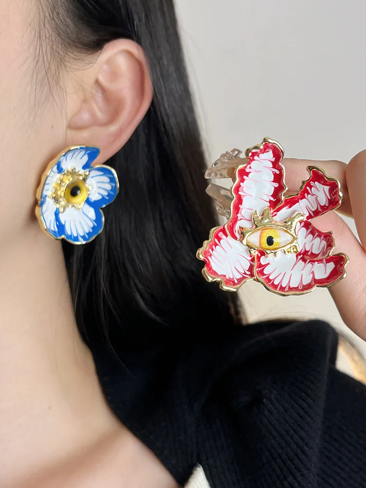 Женские серьги с цветочными подвесками