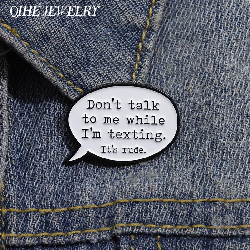

Don't Talk To Me While I'm Texting Brooch Enamel Pins Funny Cartoon Dialog Brooch Lapel Backpack Badge Jewelry Gift For Friends
