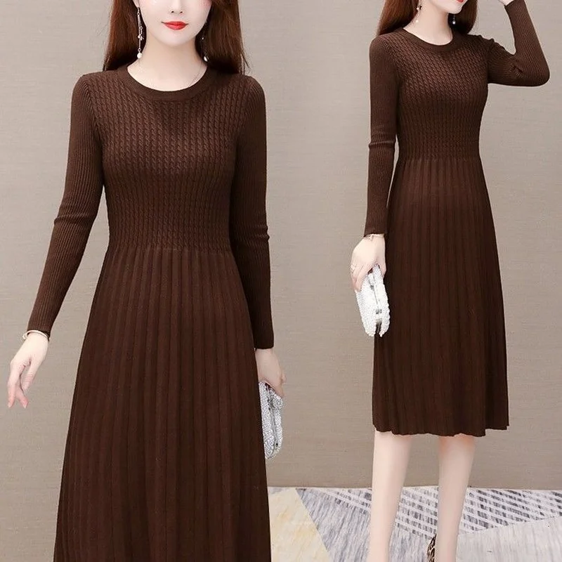 

Женское трикотажное платье с высокой талией, круглым вырезом и длинным рукавом