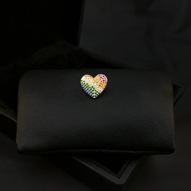 

Cute Heart Brooch Anti-Exposure Buckle Neckline Love Small Women Suit Fixed Collar Decorations Exquisite Accessories Pin Jewelry