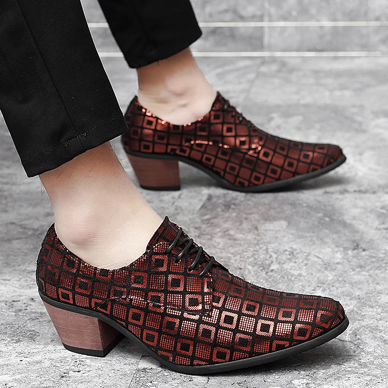 Модные мужские классические туфли на высоком каблуке с острым носком