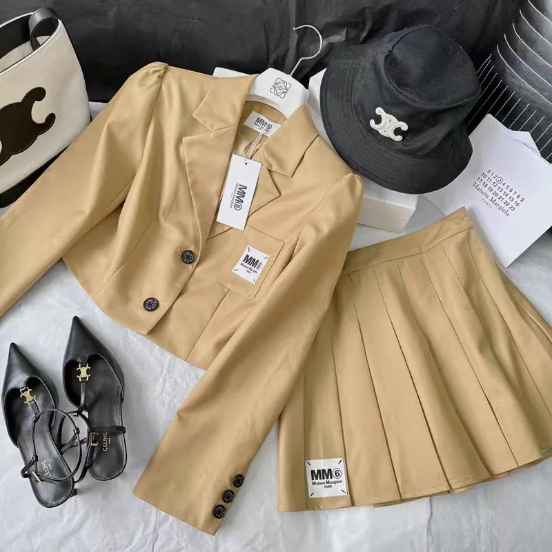 

MM6 Margiela new spring and summer niche design lapel short blazer + high waist thin pleated half-body skirt suit