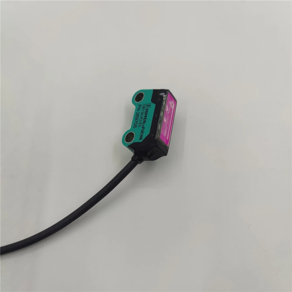 Фотоэлектрический датчик с функцией подавления заднего фона