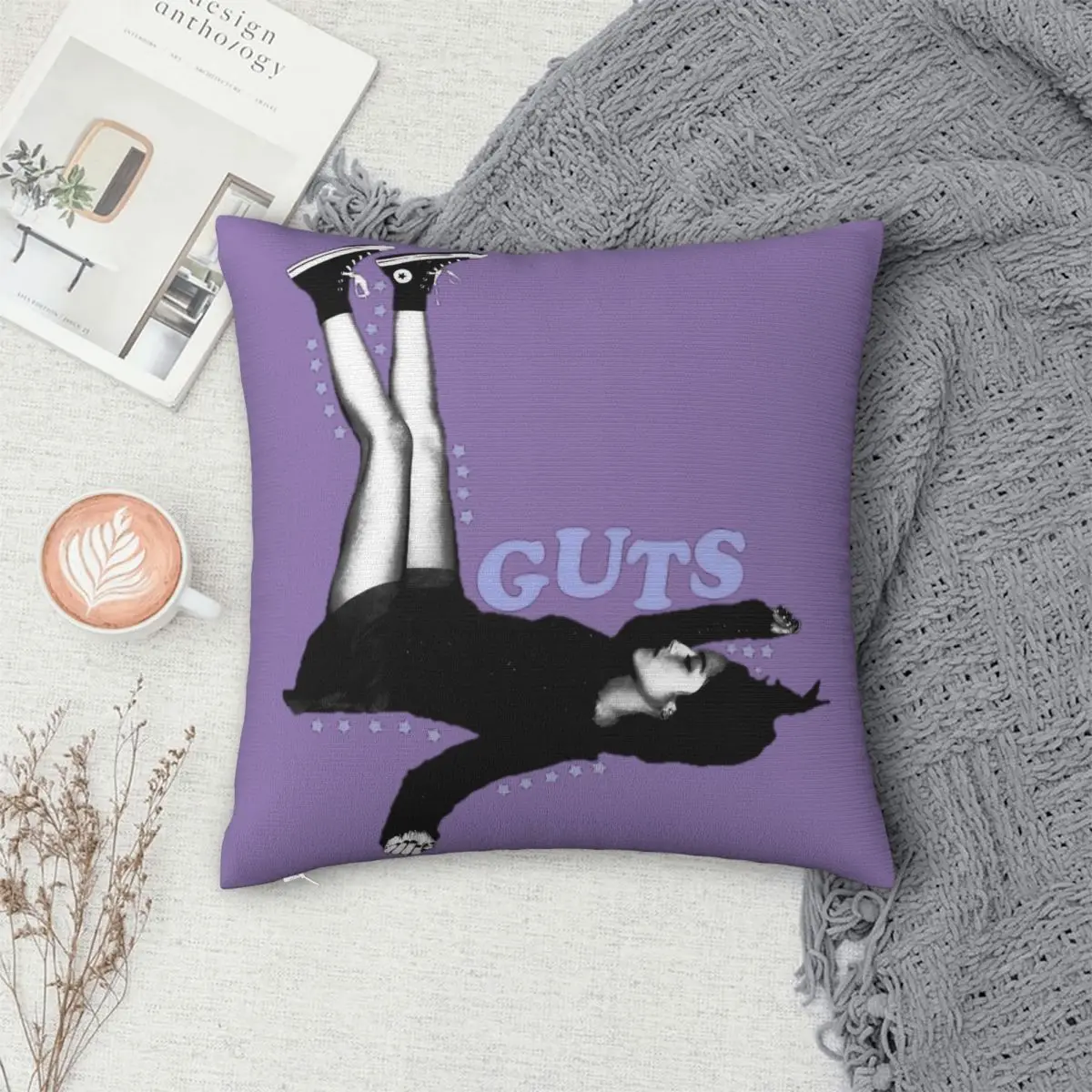 Декоративная наволочка Оливия вампир родригос кислый Мерч для гостиной