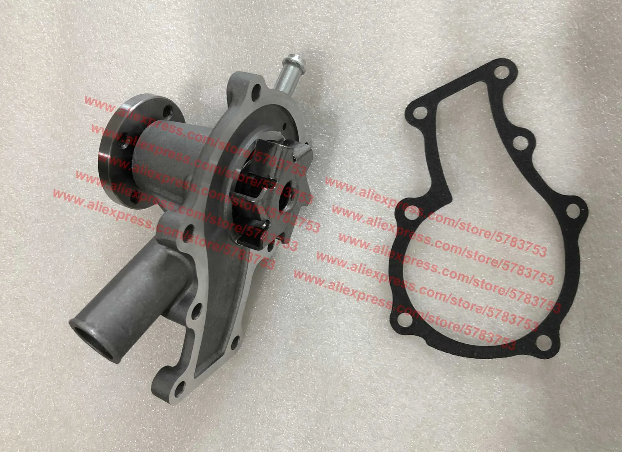 Водяной насос Kubota 1E051-73030 двигатели 19883-73030 / 15881-73030 19983-73030 1E051-73034 D722 D782 D902 68CMD - купить