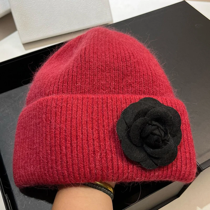 Шапка с цветком женская зимняя вязаная шапка из ангоры теплый аксессуар для