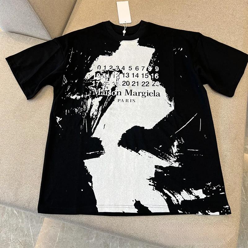 

Hiphop Street Mm6 Margiela T-shirts Irregular Splash Ink Graffiti Letter Print Short Sleeves Top Loose Casual T Shirt Men Women