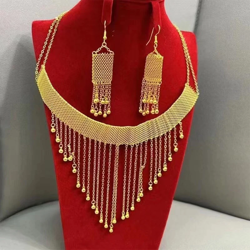 

Комплект из колье и серёг, золотистого цвета