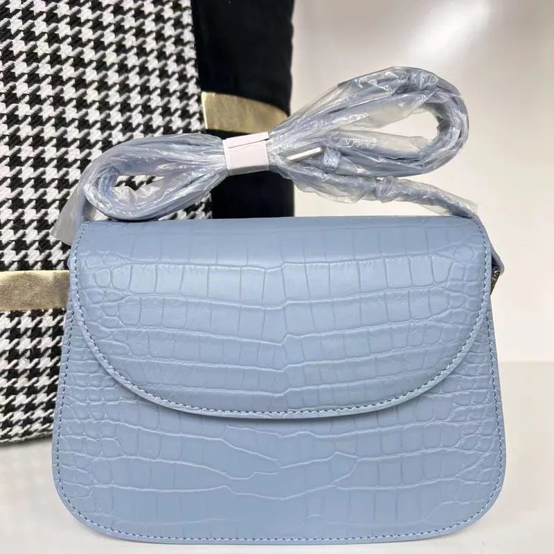 Рисунок 4 - Женская сумка из натуральной крокодиловой кожи