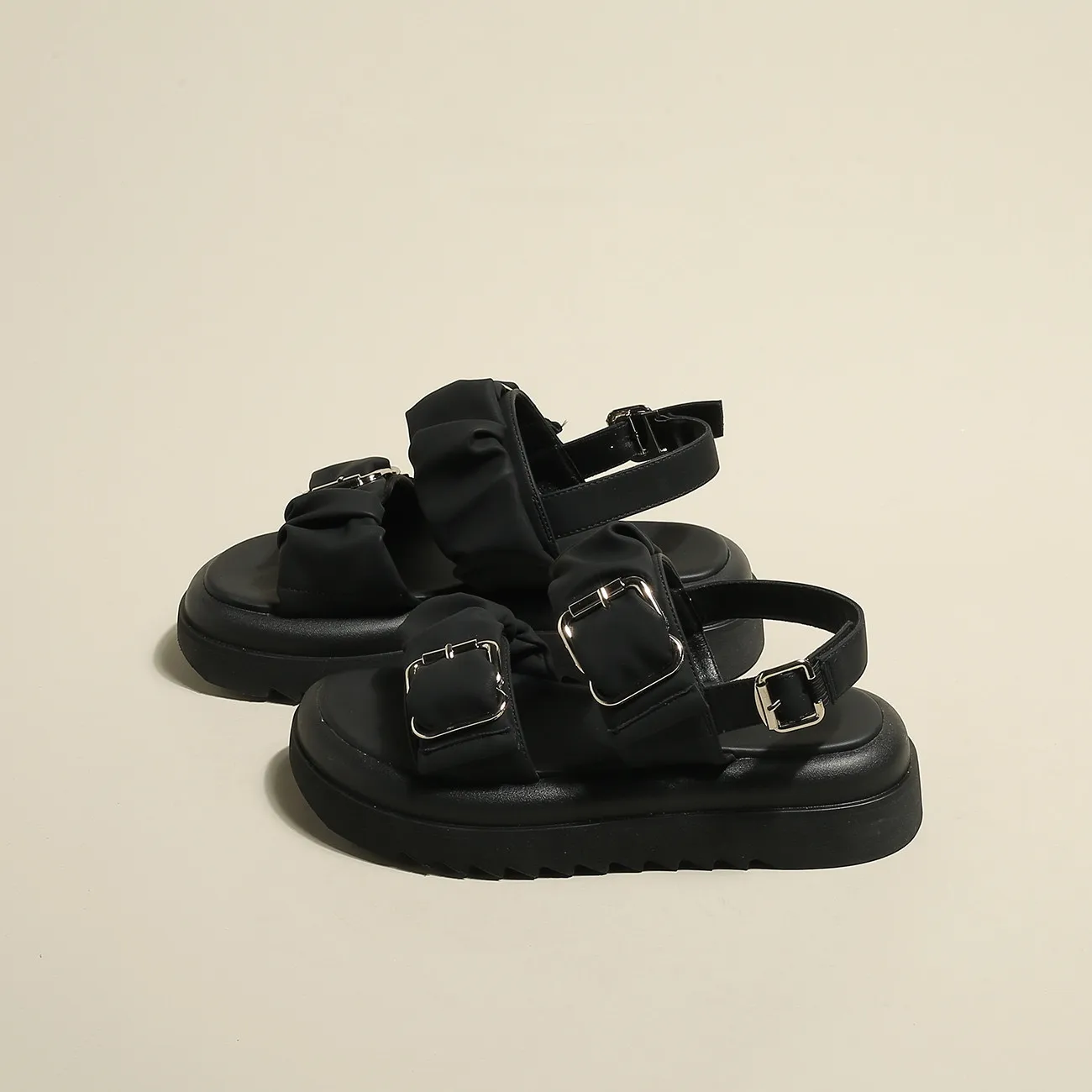 

Женские летние сандалии, новинка 2022, повседневные спортивные римские тапочки, женские кожаные сандалии в популярном стиле с открытым носко...