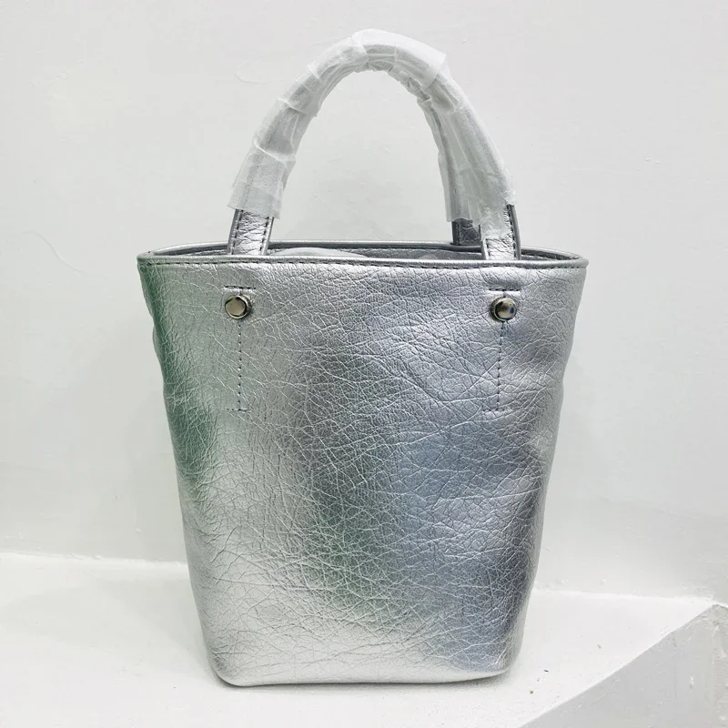 

Casual Bucket Bags For Women Luxury Designer Handbags And Purses 2023 New In PU Leather Top Handle Rivet Decoration Shoulder Bag