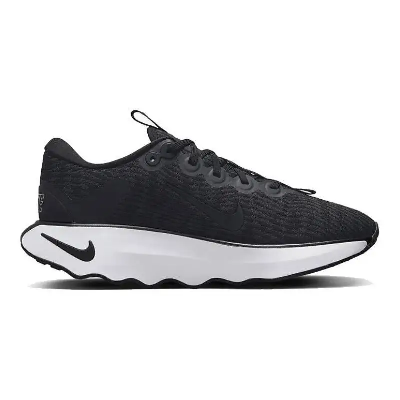 Черные и белые женские кроссовки Nike Motiva