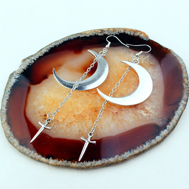 Серьги-кисточки в готическом стиле