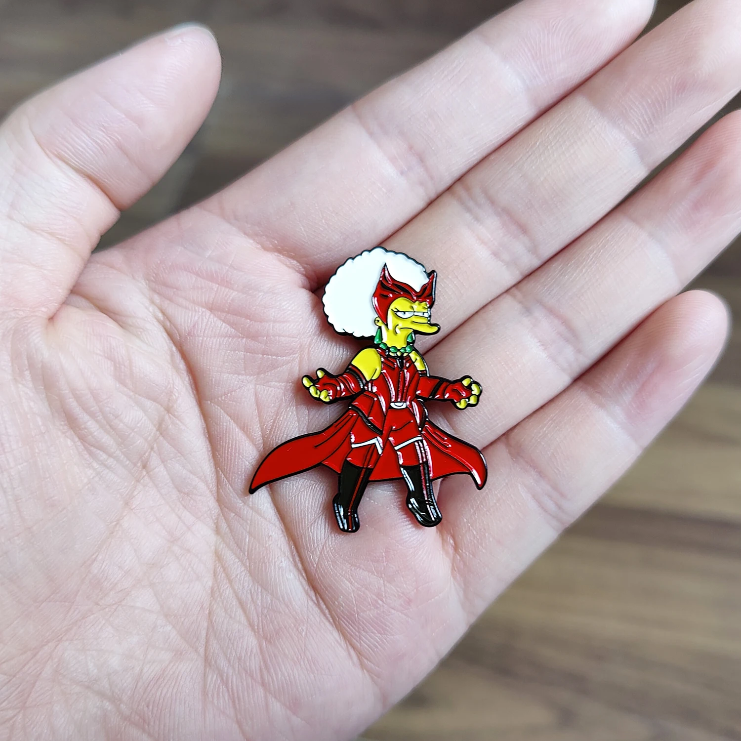 Симпсоны Косплей Вишневая ведьма Ванда Максимофф Элизабет Олсен Эмалевый значок Значок на прищепке Металлическая брошь Ювелирные изделия Аксессуар