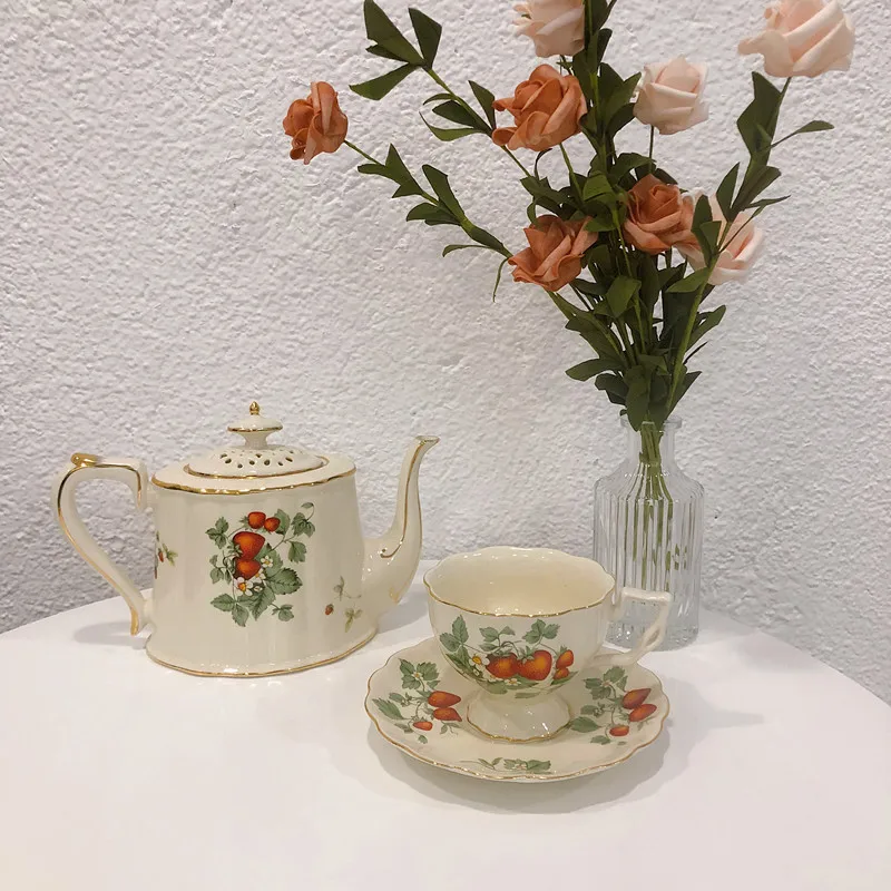 

Retro Strawberry Coffee Cup And Saucer Eco Friendly Tea Set Teapot Ceramic Vintage Reusable Tazas De Cafe Utensil Cup